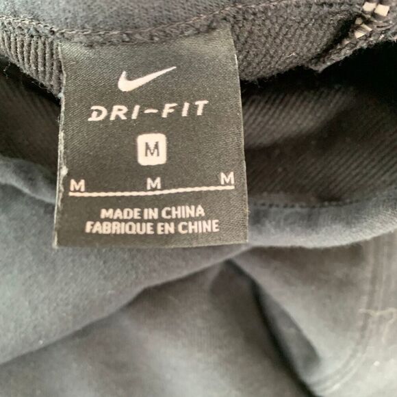 Nike Dri-Fit Versa Open Back Long Sleeve Black Sweatshirt Medium 839926-010 - Picture 4 of 4